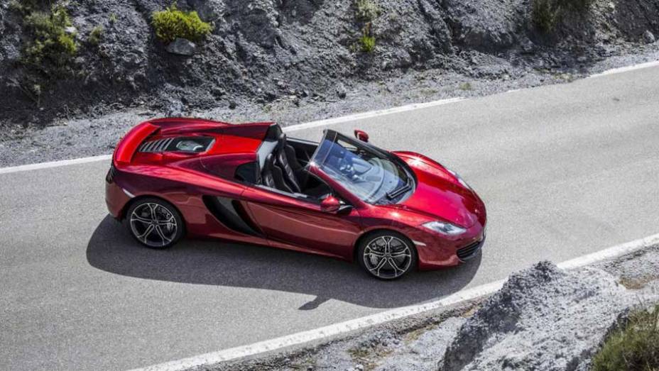 Superesportivo britânico utiliza motor 3.8 V8 biturbo | <a href="https://gutenberg.quatrorodas.abril.com.br/saloes/paris/2012/mclaren-mp4-12c-spider-703295.shtml" rel="migration">Leia mais</a>