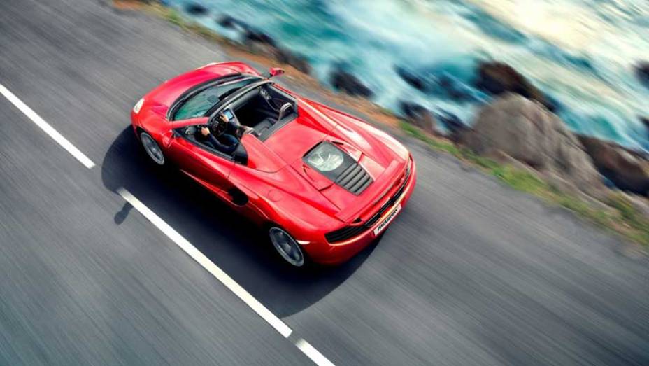 MP4-12C realiza o mesmo consumo médio da versão cupê: 8,5 km/l | <a href="https://gutenberg.quatrorodas.abril.com.br/saloes/paris/2012/mclaren-mp4-12c-spider-703295.shtml" rel="migration">Leia mais</a>