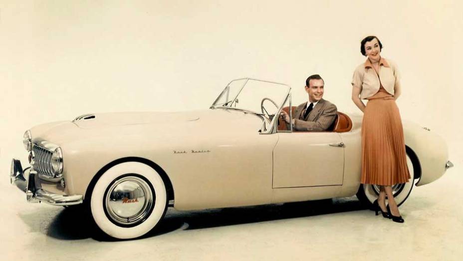 Nash Healey: projetado para o mercado norte-americano, foi vendido entre 1951 e 1954 e serviu de vitrine para os demais veículos da marca | <a href="https://gutenberg.quatrorodas.abril.com.br/noticias/sergio-pininfarina-morre-aos-85-anos-324190_p.shtml" target="_blank" rel="migration"></a>