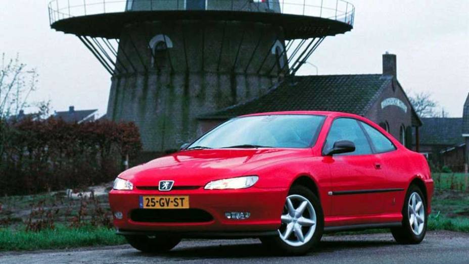 Peugeot 406 Coupe: um dos modelos mais famosos da marca francesa conseguiu ser ainda mais belo que o sedã | <a href="https://gutenberg.quatrorodas.abril.com.br/noticias/sergio-pininfarina-morre-aos-85-anos-324190_p.shtml" target="_blank" rel="migration">Leia mais</a> Peugeot 406 Coupe: um dos modelos mais famosos da marca francesa conseguiu ser ainda mais belo que o sedã | <a href="https://gutenberg.quatrorodas.abril.com.br/noticias/sergio-pininfarina-morre-aos-85-anos-324190_p.shtml" target="_blank" rel="migration">Leia mais</a>