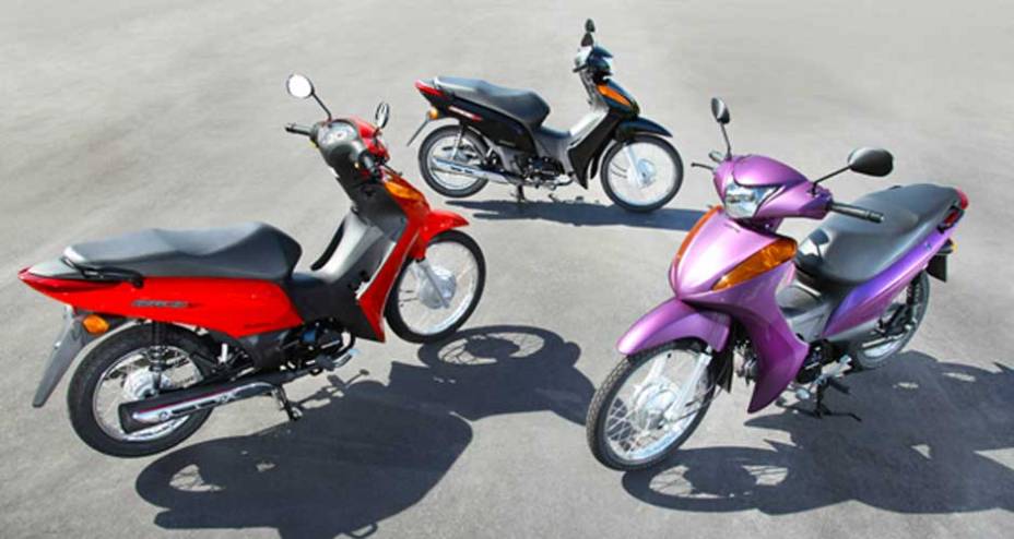 A Biz começa a ser vendida em julho por 4710 reais (KS) e 5290 reais (ES) | <a href="https://gutenberg.quatrorodas.abril.com.br/moto/noticias/honda-biz-100-porta-entrada-691776.shtml" rel="migration">Leia mais</a>