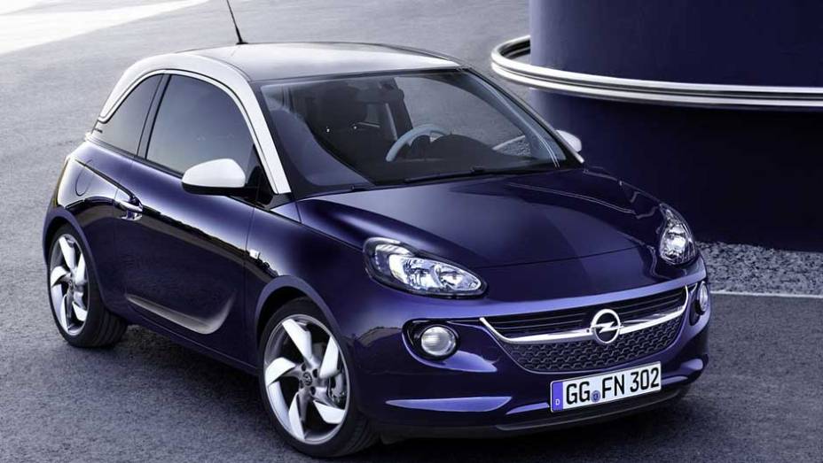 Hatch mede 3,70 m de comprimento, 1,72 m de largura e seu entre-eixos mede 2,30 m | <a href="https://gutenberg.quatrorodas.abril.com.br/saloes/paris/2012/opel-adam-702610.shtml" rel="migration">Leia mais</a>