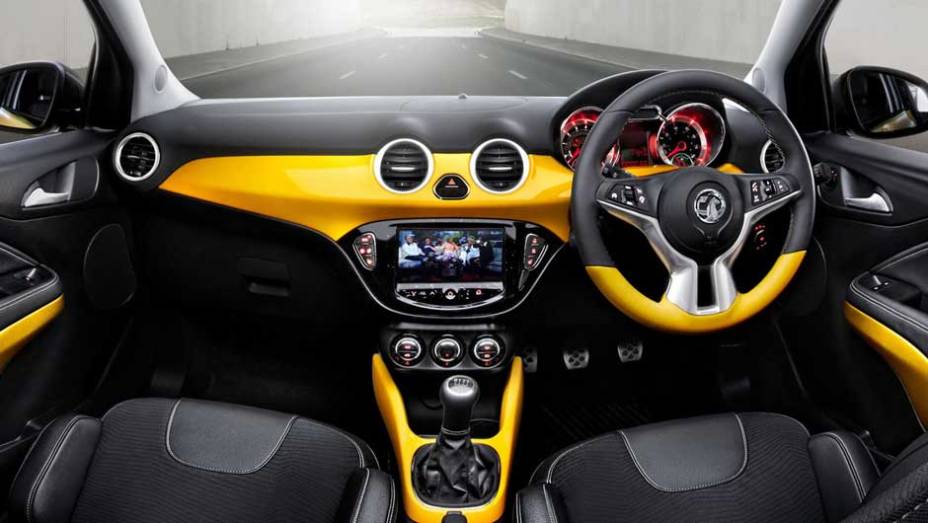 Modelo será vendido também com mão inglesa, pela Vauxhall | <a href="https://gutenberg.quatrorodas.abril.com.br/saloes/paris/2012/opel-adam-702610.shtml" rel="migration">Leia mais</a>