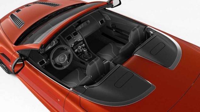 Quem entra em qualquer Aston Martin logo nota a qualidade ímpar do acabamento, com couro e fibra de carbono em uso abundante | <a href="https://gutenberg.quatrorodas.abril.com.br/saloes/paris/2012/aston-martin-vantage-v12-roadster-703294.shtml" rel="migration">Leia mais</a> Quem entra em qualquer Aston Martin logo nota a qualidade ímpar do acabamento, com couro e fibra de carbono em uso abundante | <a href="https://gutenberg.quatrorodas.abril.com.br/saloes/paris/2012/aston-martin-vantage-v12-roadster-703294.shtml" rel="migration">Leia mais</a>