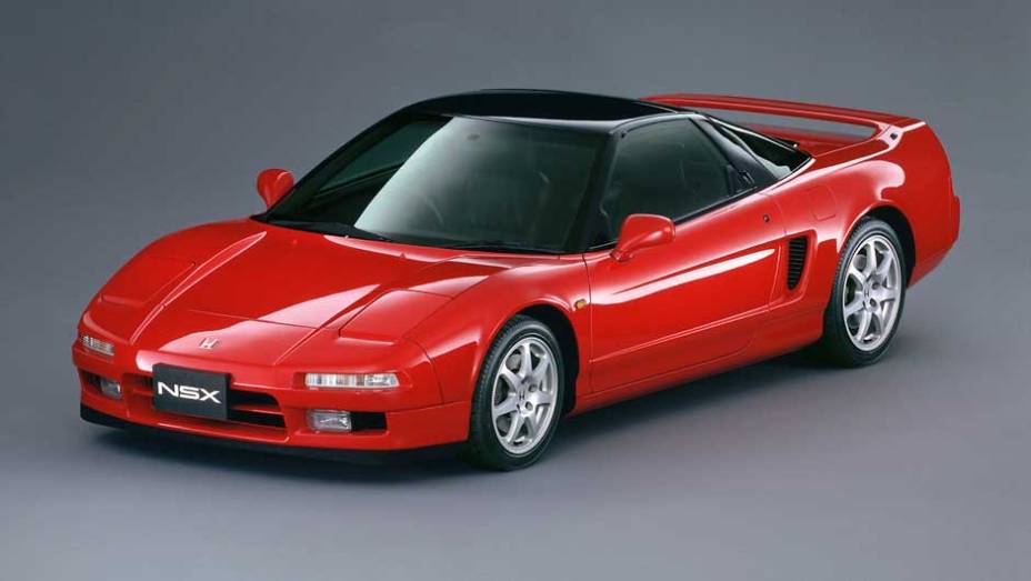 Boa aerodinâmica permitia com que o NSX oferecesse estabilidade acima do comum, quando se aproximava da velocidade máxima <a href="https://gutenberg.quatrorodas.abril.com.br/reportagens/classicos/japones-valente-828328.shtml" rel="migration">| Leia mais|</a> <a href="https://quatroro" rel="migration"></a>