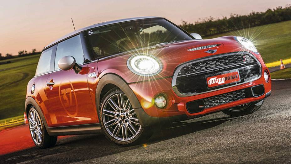 No Brasil, o consumidor que desejar ter a posse de um Mini Cooper S 2 portas precisa desembolsar R$ 118.333. Nos Estados Unidos, o preço diminuir para R$ 74.517 (US$ 24.100)