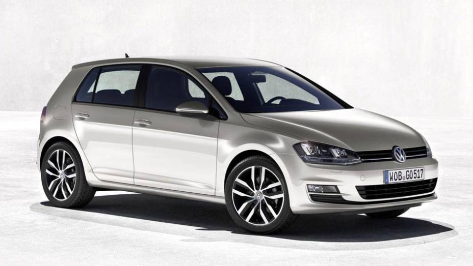 Novo VW Golf em sua sétima geração | <a href="https://gutenberg.quatrorodas.abril.com.br/saloes/paris/2012/golf-chega-setima-geracao-702391.shtml" rel="migration">Leia mais</a>