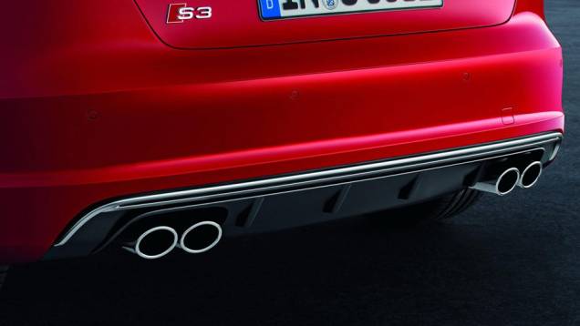 Pára-choques traseiro conta com um pequeno defletor | <a href="https://gutenberg.quatrorodas.abril.com.br/saloes/paris/2012/audi-s3-702744.shtml" rel="migration">Leia mais</a> Pára-choques traseiro conta com um pequeno defletor | <a href="https://gutenberg.quatrorodas.abril.com.br/saloes/paris/2012/audi-s3-702744.shtml" rel="migration">Leia mais</a>