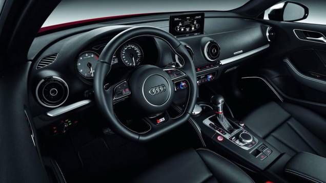 Volante com base reta inspira esportividade | <a href="https://gutenberg.quatrorodas.abril.com.br/saloes/paris/2012/audi-s3-702744.shtml" rel="migration">Leia mais</a> Volante com base reta inspira esportividade | <a href="https://gutenberg.quatrorodas.abril.com.br/saloes/paris/2012/audi-s3-702744.shtml" rel="migration">Leia mais</a>