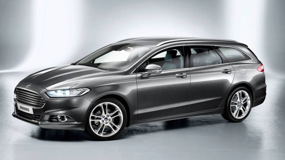 ... e uma versão wagon. | <a href="https://gutenberg.quatrorodas.abril.com.br/saloes/paris/2012/ford-mondeo-702566.shtml" rel="migration">Leia mais</a>