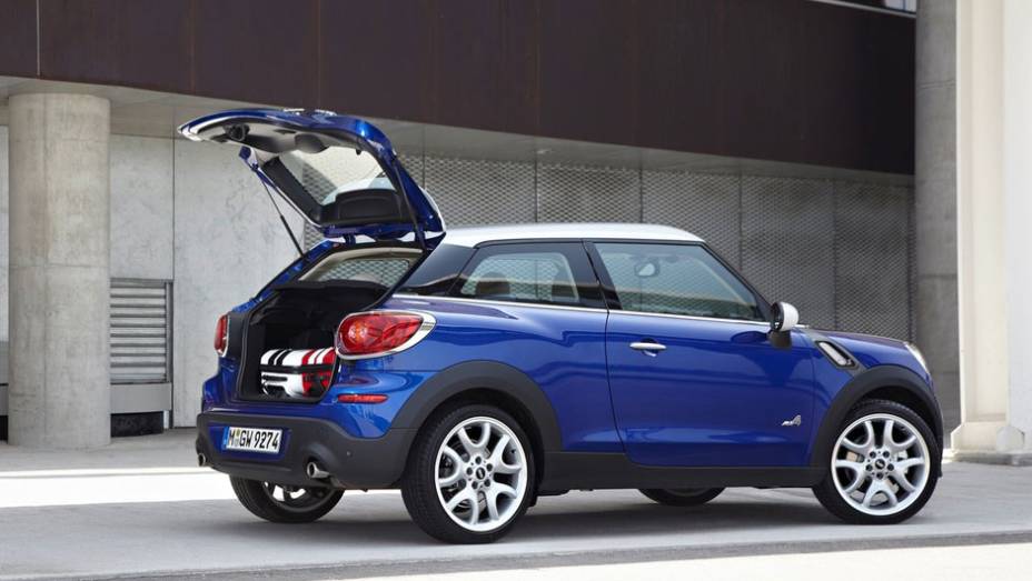 A lista de itens de série dos modelos também contempla controle de estabilidade (DSC), freios antitravamento (ABS) com distribuição eletrônica da força de frenagem (EBD). | <a href="https://gutenberg.quatrorodas.abril.com.br/salao-do-automovel/2012/carros/paceman-70" rel="migration"></a> A lista de itens de série dos modelos também contempla controle de estabilidade (DSC), freios antitravamento (ABS) com distribuição eletrônica da força de frenagem (EBD). | <a href="https://gutenberg.quatrorodas.abril.com.br/salao-do-automovel/2012/carros/paceman-70" rel="migration"></a>