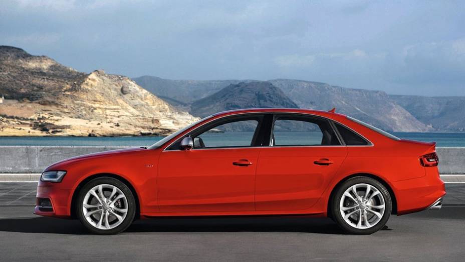Os preços estão fixados em R$ 345 mil e R$ 350 mil, respectivamente | <a href="https://gutenberg.quatrorodas.abril.com.br/salao-do-automovel/2012/carros/s4-s4-avant-704307.shtml" rel="migration">Leia mais</a>