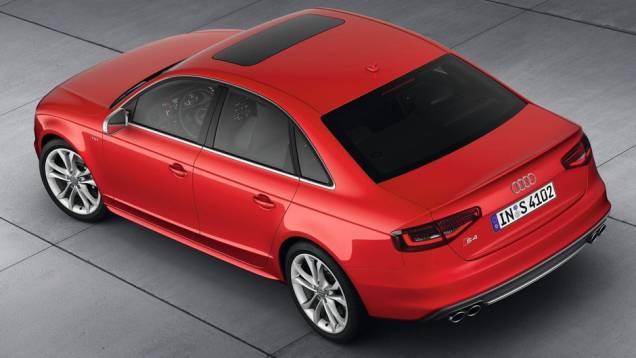 O motor entrega 333 cv de potência | <a href="https://gutenberg.quatrorodas.abril.com.br/salao-do-automovel/2012/carros/s4-s4-avant-704307.shtml" rel="migration">Leia mais</a> O motor entrega 333 cv de potência | <a href="https://gutenberg.quatrorodas.abril.com.br/salao-do-automovel/2012/carros/s4-s4-avant-704307.shtml" rel="migration">Leia mais</a>