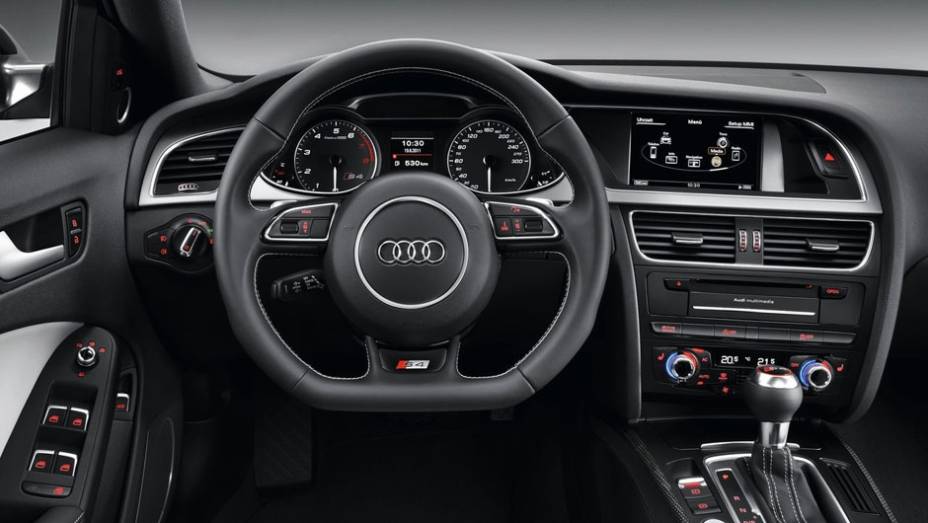 Os modelos vêm com câmbio S-tronic de sete velocidades | <a href="https://gutenberg.quatrorodas.abril.com.br/salao-do-automovel/2012/carros/s4-s4-avant-704307.shtml" rel="migration">Leia mais</a>