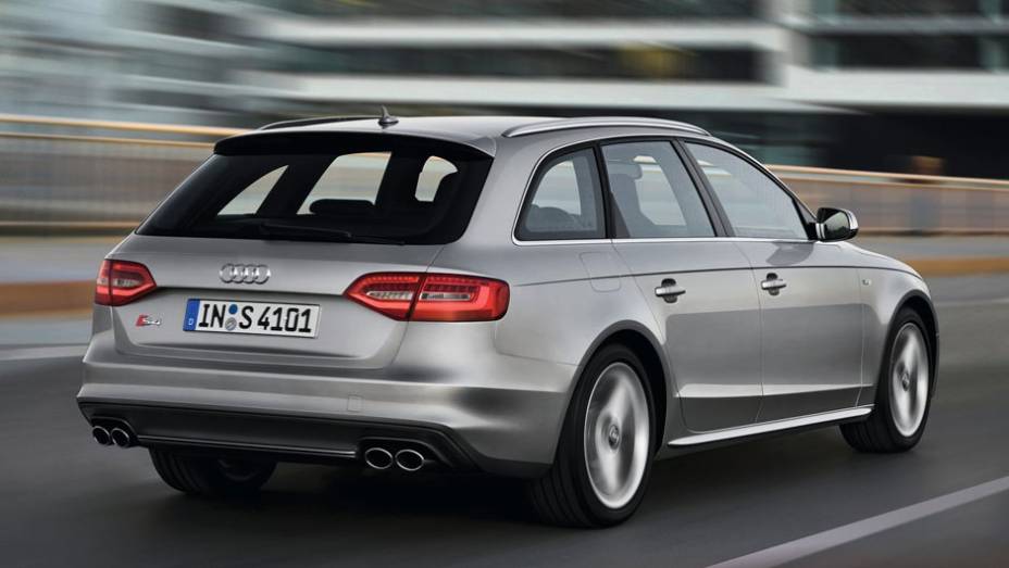 Pode ser usado em quatro modos: Auto, Conforto, Dinâmico e Eficiência - este último voltado para a economia de combustível | <a href="%20https://gutenberg.quatrorodas.abril.com.br/noticias/fabricantes/audi-traz-modelos-s4-ao-brasil-704081.shtml" rel="migration">Leia mais</a>