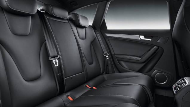 Programa eletrônico de estabilidade (ESP) e cintos de segurança com sensor de afivelamento completam a lista | <a href="%20https://gutenberg.quatrorodas.abril.com.br/noticias/fabricantes/audi-traz-modelos-s4-ao-brasil-704081.shtml" rel="migration">Leia mais</a> Programa eletrônico de estabilidade (ESP) e cintos de segurança com sensor de afivelamento completam a lista | <a href="%20https://gutenberg.quatrorodas.abril.com.br/noticias/fabricantes/audi-traz-modelos-s4-ao-brasil-704081.shtml" rel="migration">Leia mais</a>