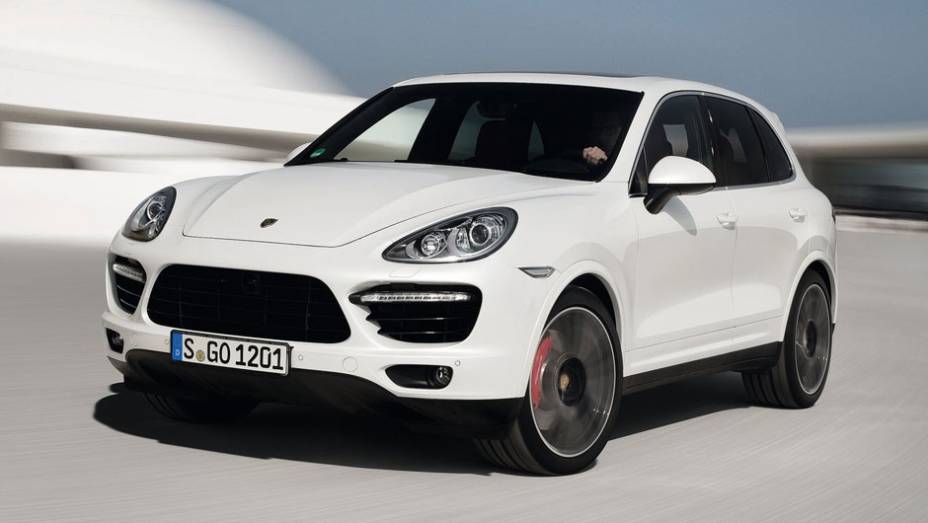 SUV ganhou potência no motor e manteve o mesmo consumo | <a href="https://gutenberg.quatrorodas.abril.com.br/saloes/los-angeles/2012/porsche-cayenne-turbo-s-724271.shtml" rel="migration">Leia mais</a>