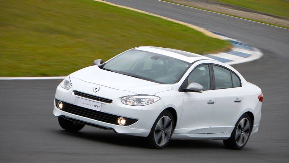 O Fluence GT é criado pela Renault Sport, responsável pela preparação dos modelos esportivos da marca | <a href="https://gutenberg.quatrorodas.abril.com.br/carros/lancamentos/renault-fluence-gt-721405.shtml" rel="migration">Leia mais</a>