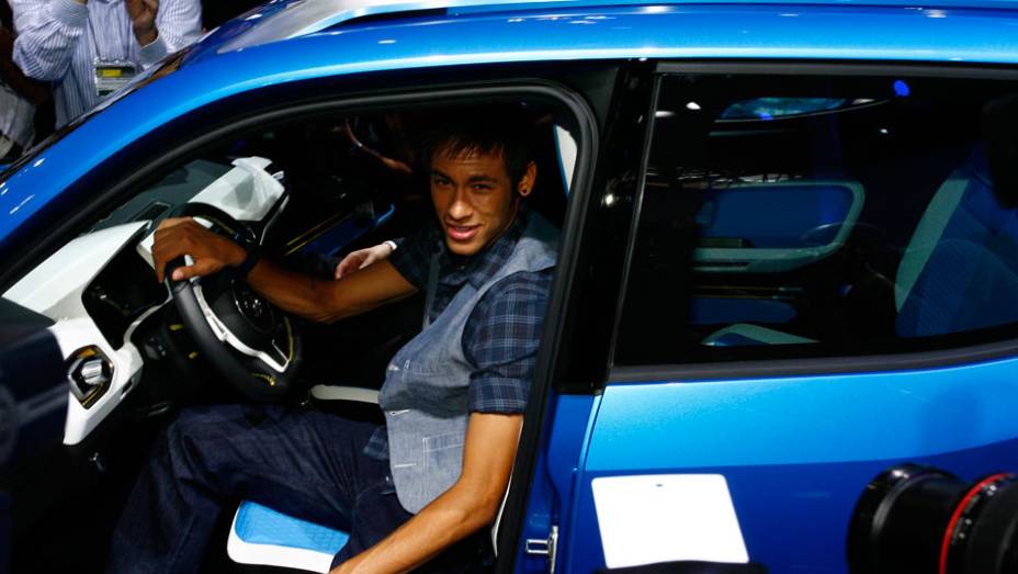 Neymar, garoto-propaganda da Volkswagen, também apareceu na apresentação do Taigun<a href="https://gutenberg.quatrorodas.abril.com.br/salao-do-automovel/2012/carros/taigun-708675.shtml" rel="migration">Leia mais</a>