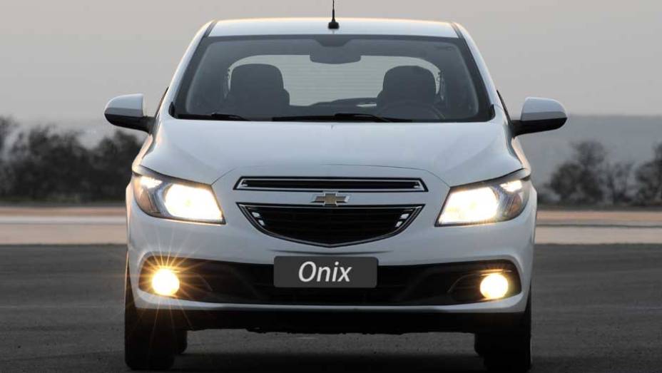 Desenvolvido totalmente no Brasil, o Onix incorpora as últimas tendências de estilo da Chevrolet mundial | <a href="%20https://gutenberg.quatrorodas.abril.com.br/salao-do-automovel/2012/carros/onix-708485.shtml" rel="migration">Leia mais</a>