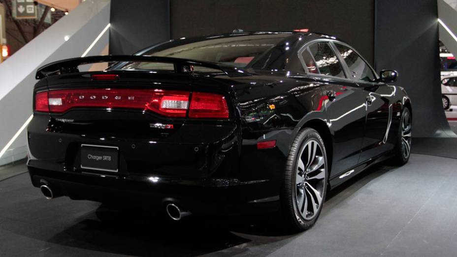 Modelo faz de 0 a 100 km/h em 4s <a href="https://gutenberg.quatrorodas.abril.com.br/salao-do-automovel/2012/carros/charger-srt8-super-bee-703995.shtml" rel="migration">Leia mais</a>