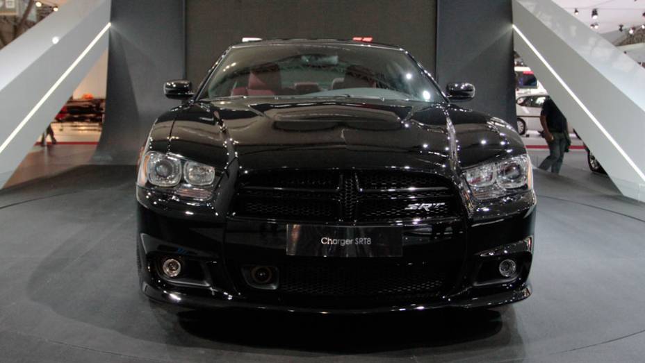 Charger &eacute; um dos concorrentes do Camaro <a href="https://gutenberg.quatrorodas.abril.com.br/salao-do-automovel/2012/carros/charger-srt8-super-bee-703995.shtml" rel="migration">Leia mais</a>