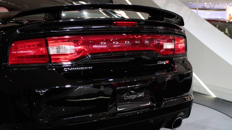 Detalhes em preto conferem agressividade ao modelo <a href="https://gutenberg.quatrorodas.abril.com.br/salao-do-automovel/2012/carros/charger-srt8-super-bee-703995.shtml" rel="migration">Leia mais</a>