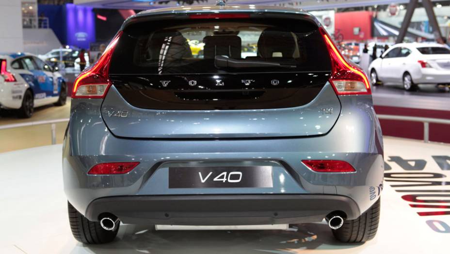 Sendo emocionais: o V40 é um carro bem bonito | <a href="https://gutenberg.quatrorodas.abril.com.br/salao-do-automovel/2012/carros/v40-703905.shtml" rel="migration">Leia mais</a>