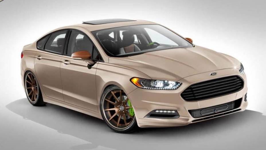 A Ford também preparou quatro versões modificadas do Fusion. A unidade modificada pela Tjin Edition combina pintura customizada, novo body kit, upgrade na turbina, escapamento com saída lateral e rodas de aro 21"