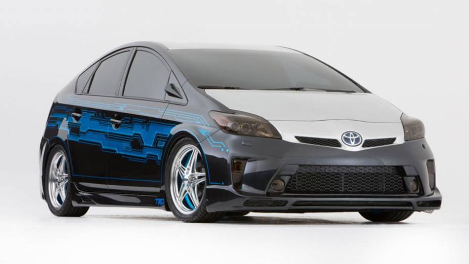 Sem alteração no rendimento, o Prius está presente no evento com nova pintura, rodas, pneus e suspensão Sem alteração no rendimento, o Prius está presente no evento com nova pintura, rodas, pneus e suspensão