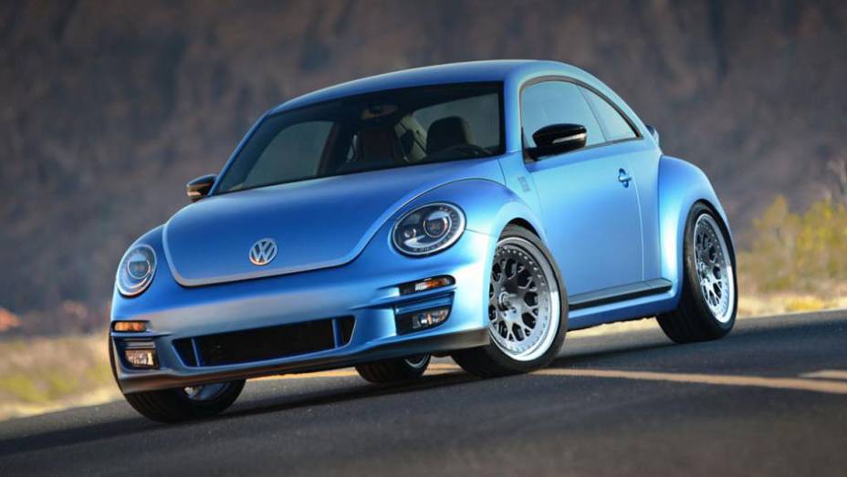 A Volkswagen participa do SEMA com diversas unidades especiais do no Fusca. Entre eles, está o APR-VWvortex Beetle Turbo, modelo com tração integral, motor de 500 cv, além de novos freios, suspensão, pintura especial... A Volkswagen participa do SEMA com diversas unidades especiais do no Fusca. Entre eles, está o APR-VWvortex Beetle Turbo, modelo com tração integral, motor de 500 cv, além de novos freios, suspensão, pintura especial...