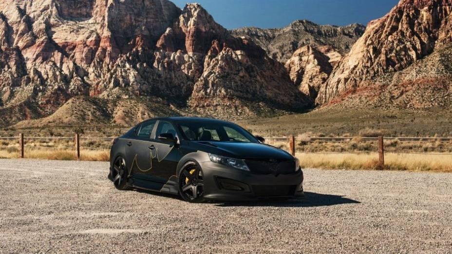 Batman, Batman! O mascarado ganhou um Optima SX que é a cara dele... | <a href="https://gutenberg.quatrorodas.abril.com.br/noticias/entretenimento/kia-mostra-cinco-carros-super-herois-713665.shtml" rel="migration">Leia mais</a>