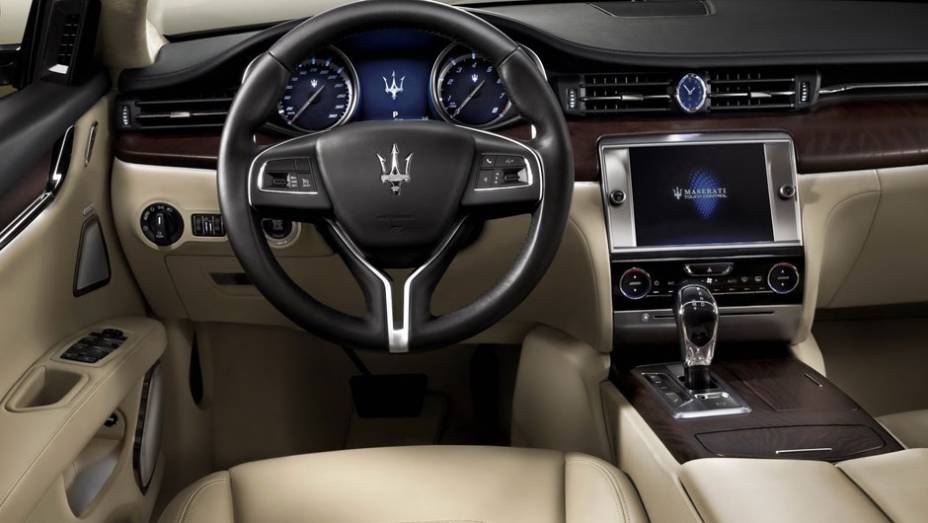 Maserati revela as primeiras imagens e informações do Quattroporte | <a href="https://gutenberg.quatrorodas.abril.com.br/noticias/mercado/maserati-revela-novo-quattroporte-715235.shtml" rel="migration">Leia mais</a>