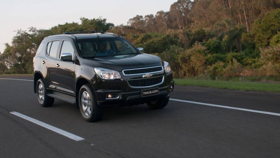 Com 4,87 metros de comprimento, a Trailblazer oferece espaço de sobra para levar até sete pessoas | <a href="https://gutenberg.quatrorodas.abril.com.br/carros/lancamentos/chevrolet-trailblazer-718248.shtml" target="_blank" rel="migration">Leia mais</a> Com 4,87 metros de comprimento, a Trailblazer oferece espaço de sobra para levar até sete pessoas | <a href="https://gutenberg.quatrorodas.abril.com.br/carros/lancamentos/chevrolet-trailblazer-718248.shtml" target="_blank" rel="migration">Leia mais</a>
