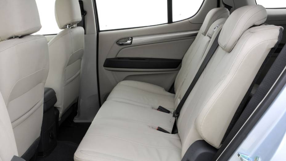 Não falta espaço para os passageiros do banco de trás... | <a href="https://gutenberg.quatrorodas.abril.com.br/carros/lancamentos/chevrolet-trailblazer-718248.shtml" target="_blank" rel="migration">Leia mais</a> Não falta espaço para os passageiros do banco de trás... | <a href="https://gutenberg.quatrorodas.abril.com.br/carros/lancamentos/chevrolet-trailblazer-718248.shtml" target="_blank" rel="migration">Leia mais</a>