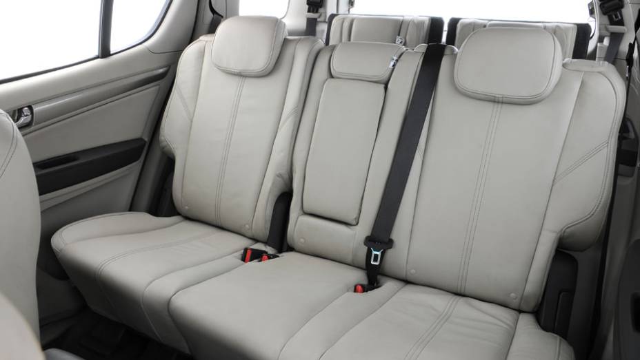 As duas fileiras da parte traseira ficam em posição mais elevada do que os bancos dianteiros, proporcionando uma melhor visibilidade | <a href="https://gutenberg.quatrorodas.abril.com.br/carros/lancamentos/chevrolet-trailblazer-718248.shtml" target="_blank" rel="migration">Leia mai</a> As duas fileiras da parte traseira ficam em posição mais elevada do que os bancos dianteiros, proporcionando uma melhor visibilidade | <a href="https://gutenberg.quatrorodas.abril.com.br/carros/lancamentos/chevrolet-trailblazer-718248.shtml" target="_blank" rel="migration">Leia mai</a>