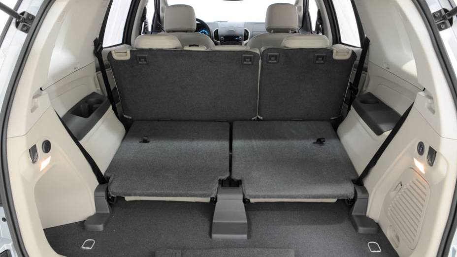 Capacidade do porta-malas pode chegar a quase 2.000 litros com os bancos rebatidos | <a href="https://gutenberg.quatrorodas.abril.com.br/carros/lancamentos/chevrolet-trailblazer-718248.shtml" target="_blank" rel="migration">Leia mais</a>