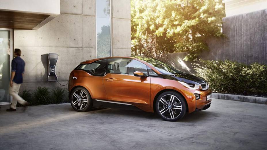 O modelo tem pequenas diferenças visuais em relação ao i3... | <a href="https://gutenberg.quatrorodas.abril.com.br/saloes/los-angeles/2012/bmw-i3-coupe-concept-724055.shtml" rel="migration">Leia mais</a>