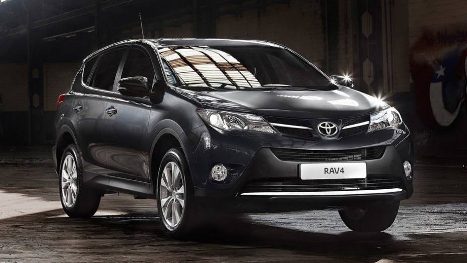 A Toyota divulgou as primeiras imagens oficiais da nova geração do RAV4 | <a href="https://gutenberg.quatrorodas.abril.com.br/saloes/los-angeles/2012/toyota-rav4-2013-724532.shtml" rel="migration">Leia mais</a>