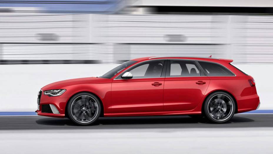 As saias laterais deixaram a RS6 Avant ainda mais próxima do chão | <a href="https://gutenberg.quatrorodas.abril.com.br/saloes/detroit/2013/audi-rs6-avant-730408.shtml" rel="migration">Leia mais</a>