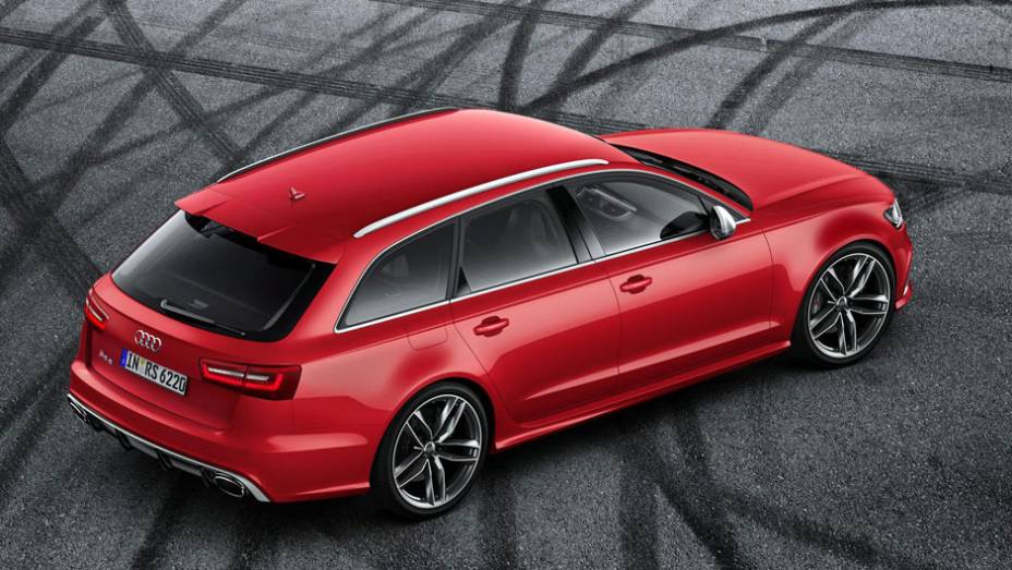 O estilo comportado da perua A6 ficou bastante agressivo depois de virar um modelo RS | <a href="%20https://gutenberg.quatrorodas.abril.com.br/saloes/detroit/2013/audi-rs6-avant-730408.shtml" rel="migration">Leia mais</a>