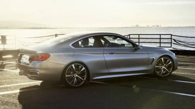 Na traseira, o para-choque, com acabamento em alumínio, tem dois canos de escape nas extremidades | <a href="https://gutenberg.quatrorodas.abril.com.br/saloes/detroit/2013/bmw-serie-4-coupe-concept-730364.shtml" rel="migration">Leia mais</a> Na traseira, o para-choque, com acabamento em alumínio, tem dois canos de escape nas extremidades | <a href="https://gutenberg.quatrorodas.abril.com.br/saloes/detroit/2013/bmw-serie-4-coupe-concept-730364.shtml" rel="migration">Leia mais</a>