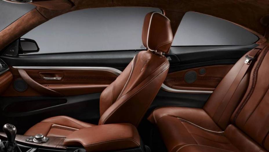 O carro será apresentado ao público em janeiro de 2013, durante o Salão de Detroit | <a href="https://gutenberg.quatrorodas.abril.com.br/saloes/detroit/2013/bmw-serie-4-coupe-concept-730364.shtml" rel="migration">Leia mais</a>