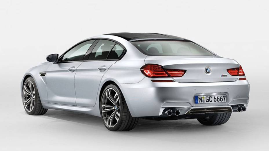 A roupagem esportiva caiu bem no cupê de quatro portas | <a href="https://gutenberg.quatrorodas.abril.com.br/saloes/detroit/2013/bmw-m6-gran-coupe-730380.shtml" rel="migration">Leia mais</a>