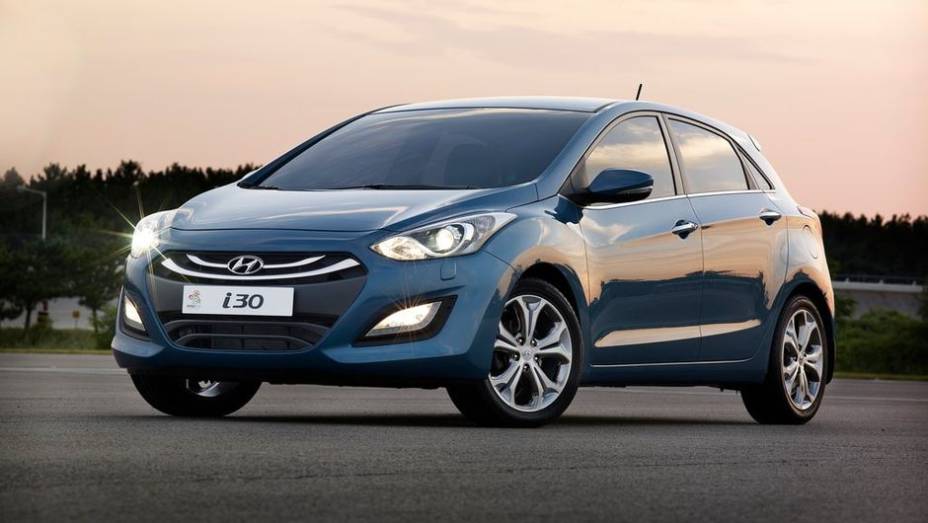 Reestilizado, o Hyundai i30 cativou os jornalistas especializados na Europa. | <a href="https://gutenberg.quatrorodas.abril.com.br/noticias/mercado/definidos-finalistas-carro-ano-2013-europa-728106.shtml" rel="migration">Leia mais</a>