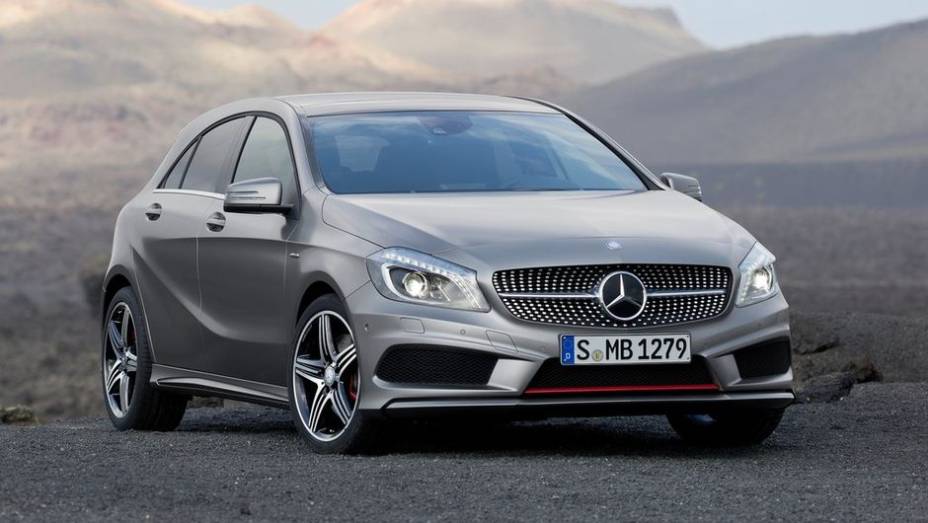 A nova Classe A da Mercedes-Benz parece ter se acertado como hatch, e não mais minivan. | <a href="https://gutenberg.quatrorodas.abril.com.br/noticias/mercado/definidos-finalistas-carro-ano-2013-europa-728106.shtml" rel="migration">Leia mais</a>