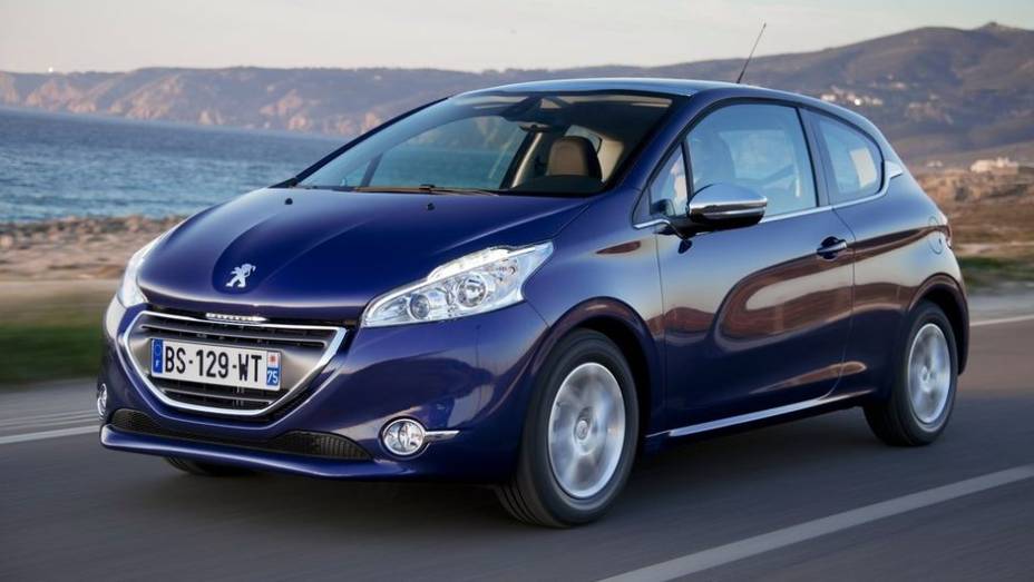 A poucos meses de chegar ao mercado brasileiro, o Peugeot 208 fez sucesso no Salão de Paris. | <a href="https://gutenberg.quatrorodas.abril.com.br/noticias/mercado/definidos-finalistas-carro-ano-2013-europa-728106.shtml" rel="migration">Leia mais</a>