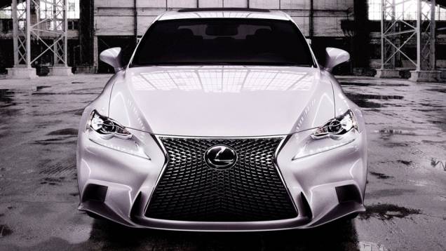 O modelo adota alguns elementos do LF-CC, incluindo nova grade frontal e teto que se assemelha ao de um cupê | <a href="https://gutenberg.quatrorodas.abril.com.br/saloes/detroit/2013/lexus-is-730482.shtml" rel="migration">Leia mais</a> O modelo adota alguns elementos do LF-CC, incluindo nova grade frontal e teto que se assemelha ao de um cupê | <a href="https://gutenberg.quatrorodas.abril.com.br/saloes/detroit/2013/lexus-is-730482.shtml" rel="migration">Leia mais</a>