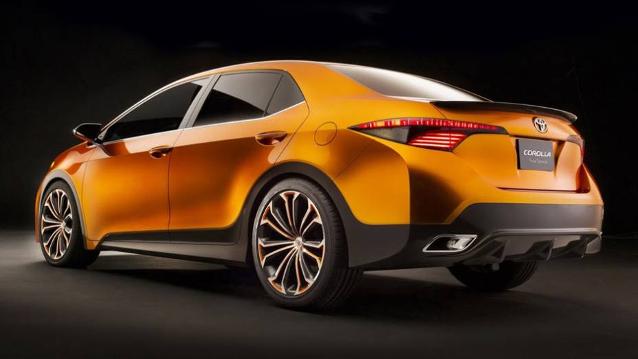 O modelo se assemelha ao Civic e ao Mazda3 | <a href="https://gutenberg.quatrorodas.abril.com.br/saloes/detroit/2013/toyota-furia-concept-730973.shtml" rel="migration">Leia mais</a>