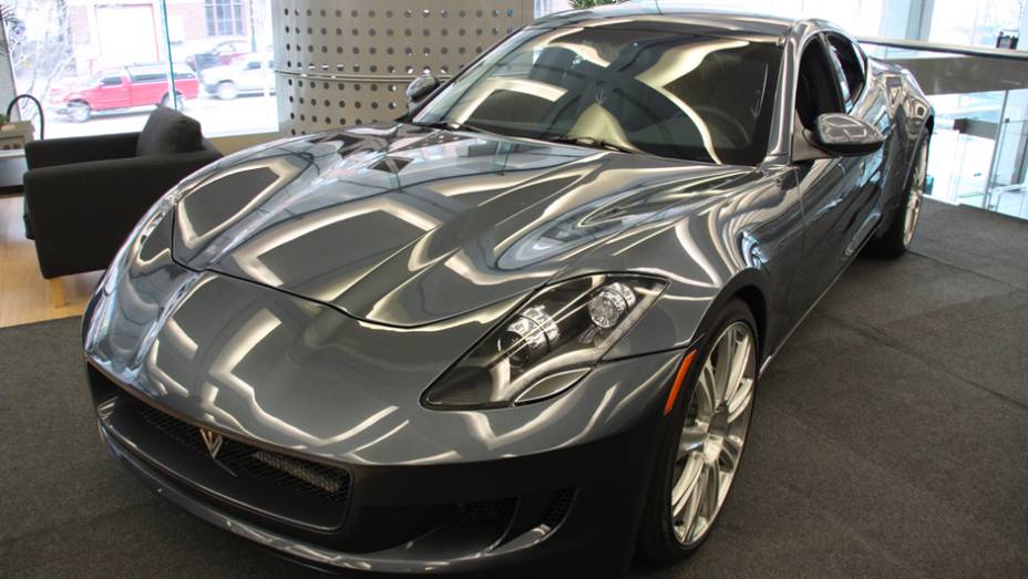 Modelo tem carroceria baseada no Fisker Karma | <a href="https://gutenberg.quatrorodas.abril.com.br/saloes/detroit/2013/vl-automotive-destino-730925.shtml" rel="migration">Leia mais</a>